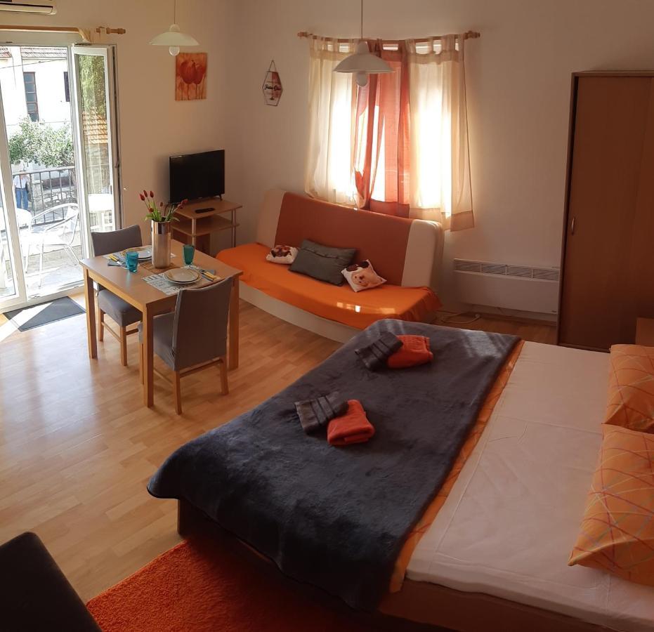 Apartments Lans Vodice Buitenkant foto